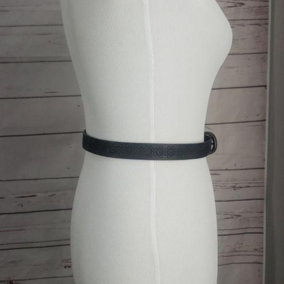 New Directions Embossed Black‎ Floral motif Cut Women’s Buckled Belt - Picture 5 of 16
